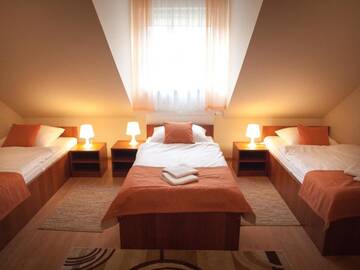 Фото номера Трехместный номер с ванной комнатой Отель Hotel Ostoja г. Bobowa 2